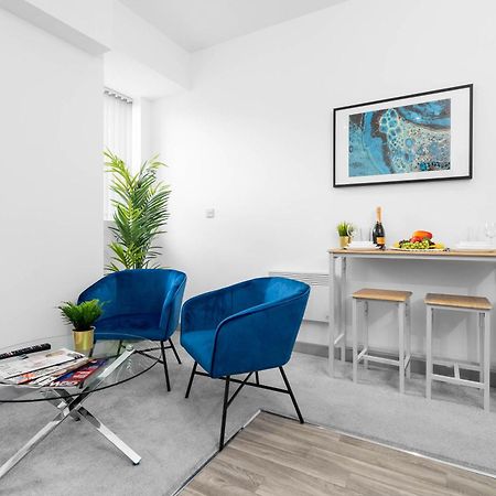 Modern Apartment In Brierley Hill - Secure Parking - Wifi & Netflix - Excellent Value - 11O Esterno foto