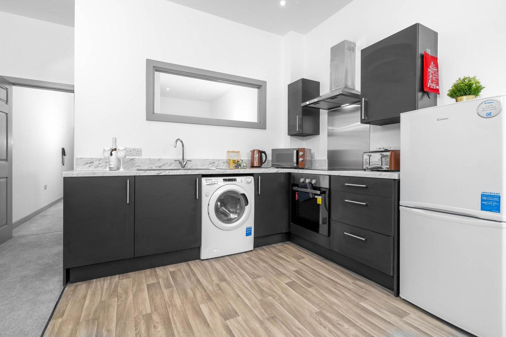 Modern Apartment In Brierley Hill - Secure Parking - Wifi & Netflix - Excellent Value - 11O Esterno foto